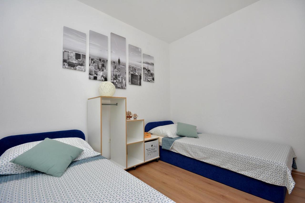 Apartment Wild Rose โปดสตรานา ภายนอก รูปภาพ
