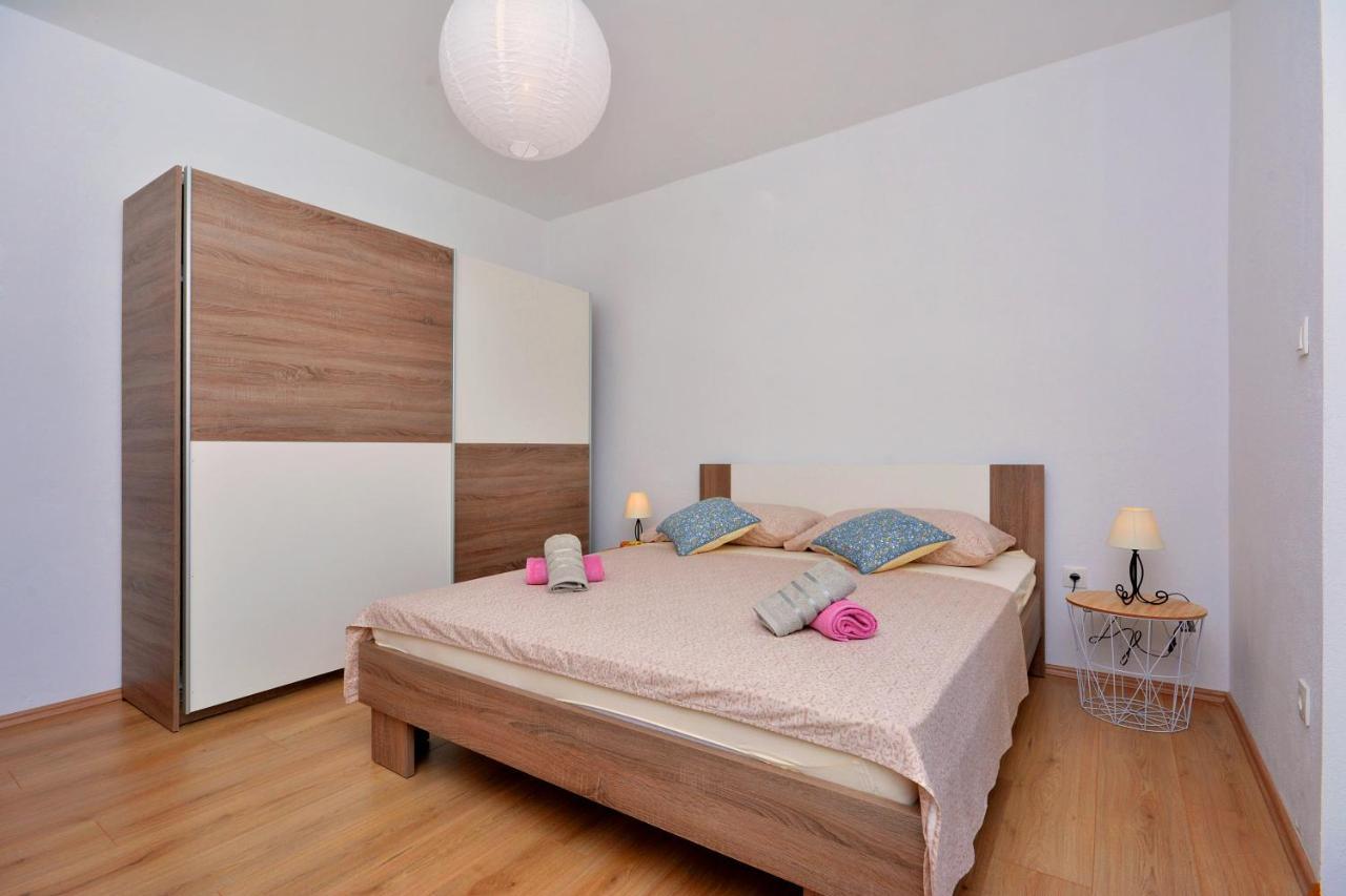 Apartment Wild Rose โปดสตรานา ภายนอก รูปภาพ