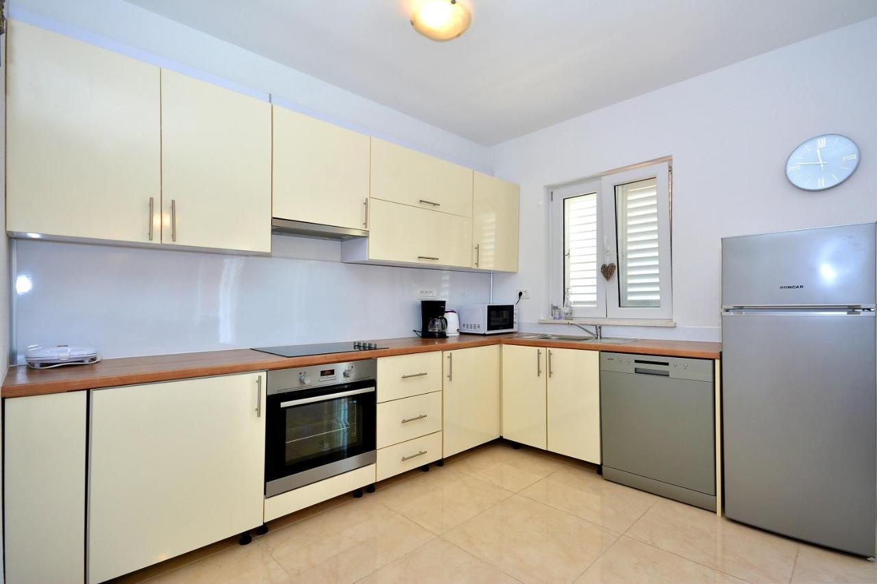 Apartment Wild Rose โปดสตรานา ภายนอก รูปภาพ