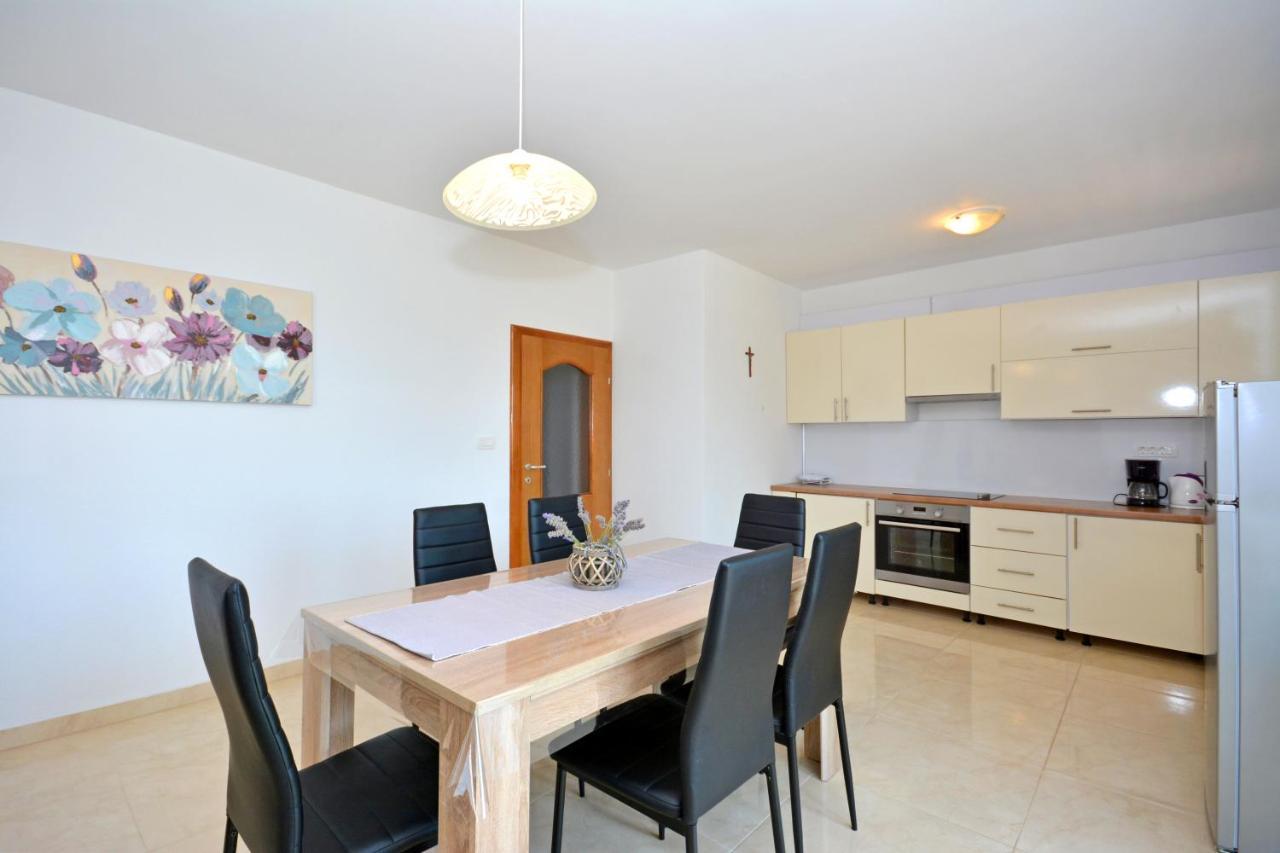 Apartment Wild Rose โปดสตรานา ภายนอก รูปภาพ