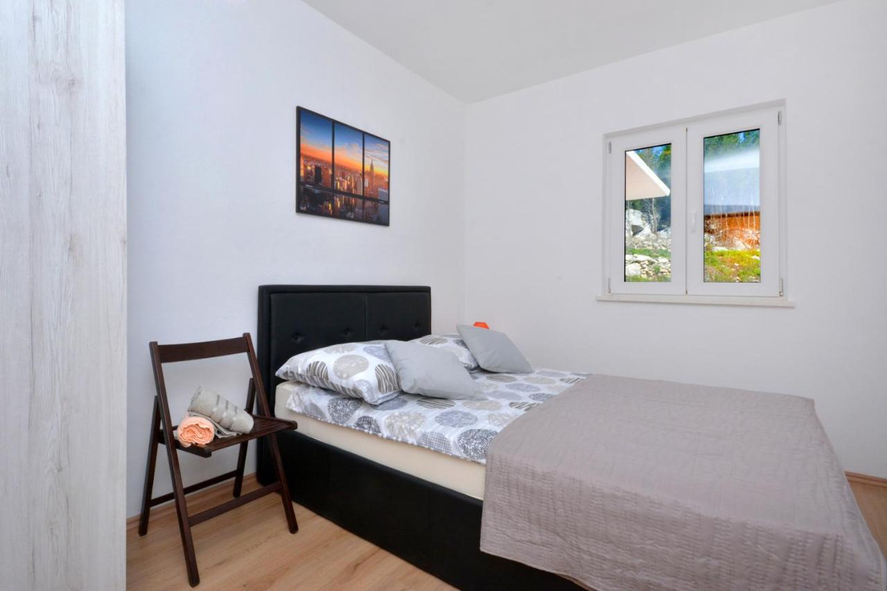 Apartment Wild Rose โปดสตรานา ภายนอก รูปภาพ