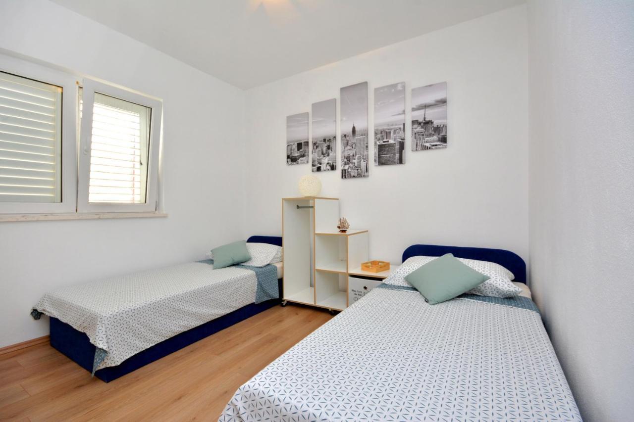 Apartment Wild Rose โปดสตรานา ภายนอก รูปภาพ