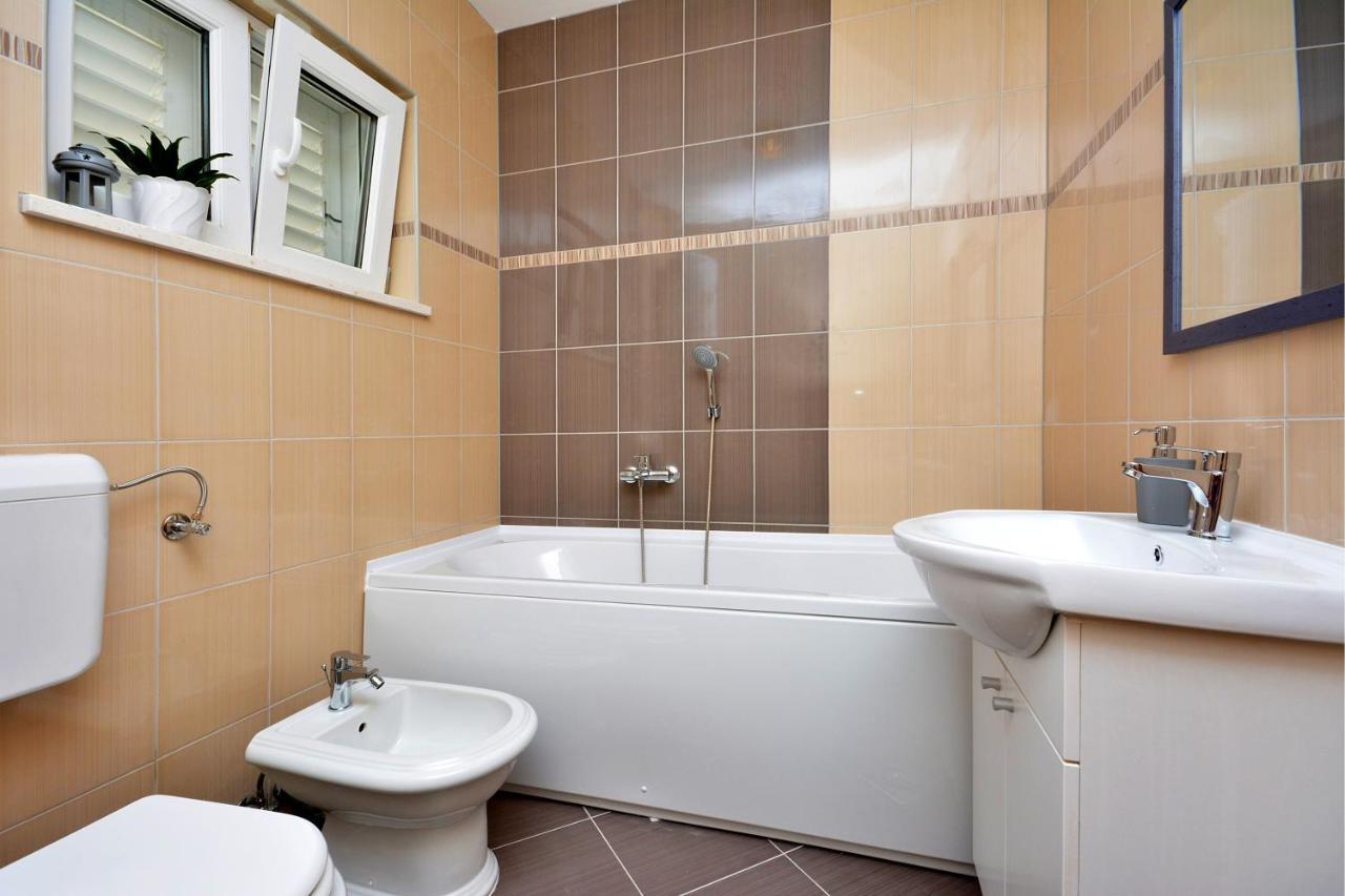 Apartment Wild Rose โปดสตรานา ภายนอก รูปภาพ